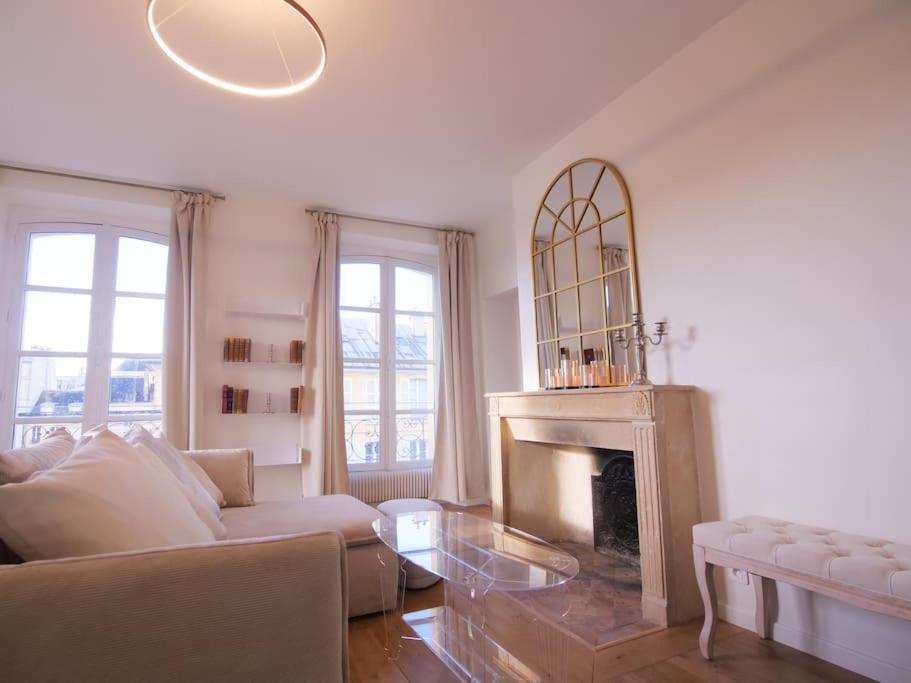 Charme Et Modernite Au Coeur Du Quartier St Louis Apartment Versailles Exterior photo